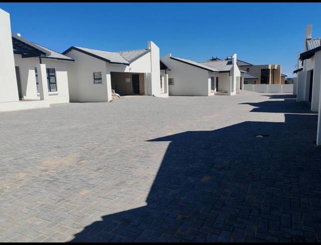 3 BEDROOM TOWNHOUSE FOR SALE IN CELTIC MEADOWS